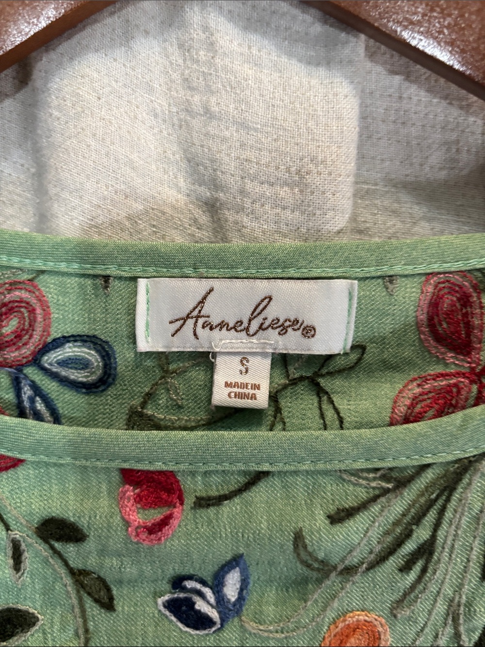 Embroidered Green Floral Tunic Top - Picture 2 of 8